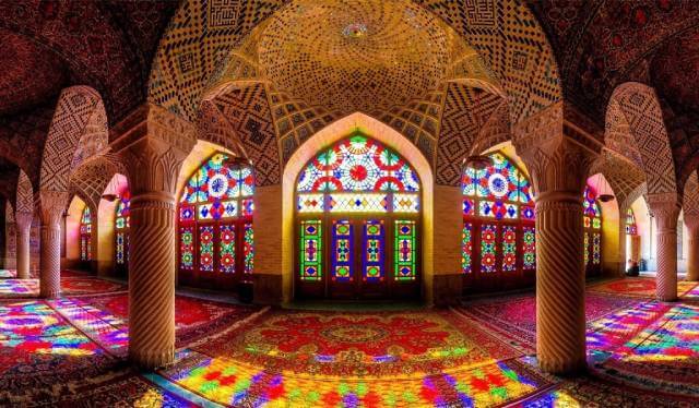 پاورپوینت شیشه و رنگ در معماری