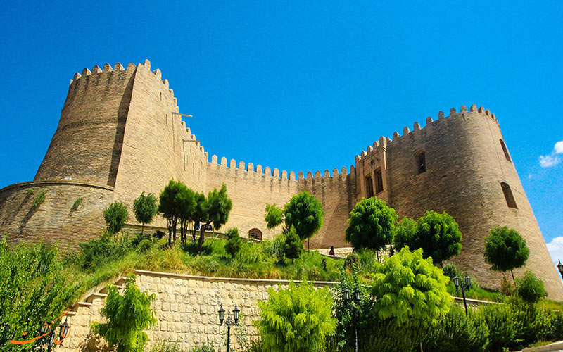 شناخت و بررسی قلعه فلک الافلاک